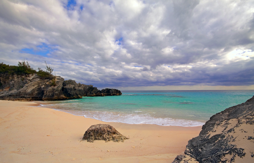 10 Destinations Where You Can Find Colored Sand Beaches